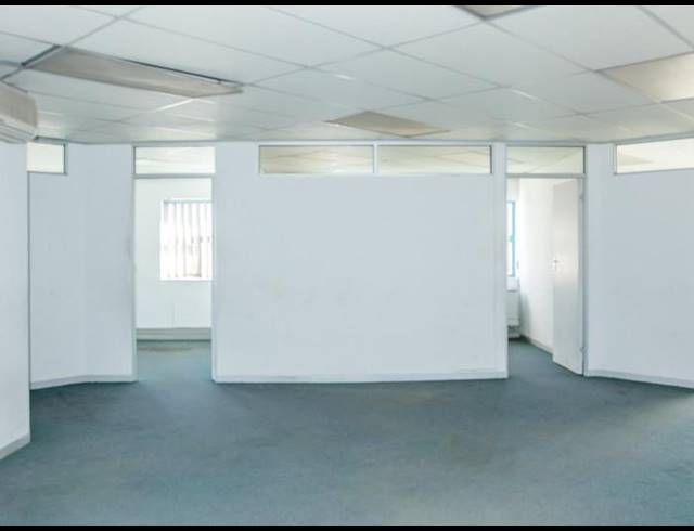 106M² OFFICE TO LET IN EPPING INDUSTRIAL